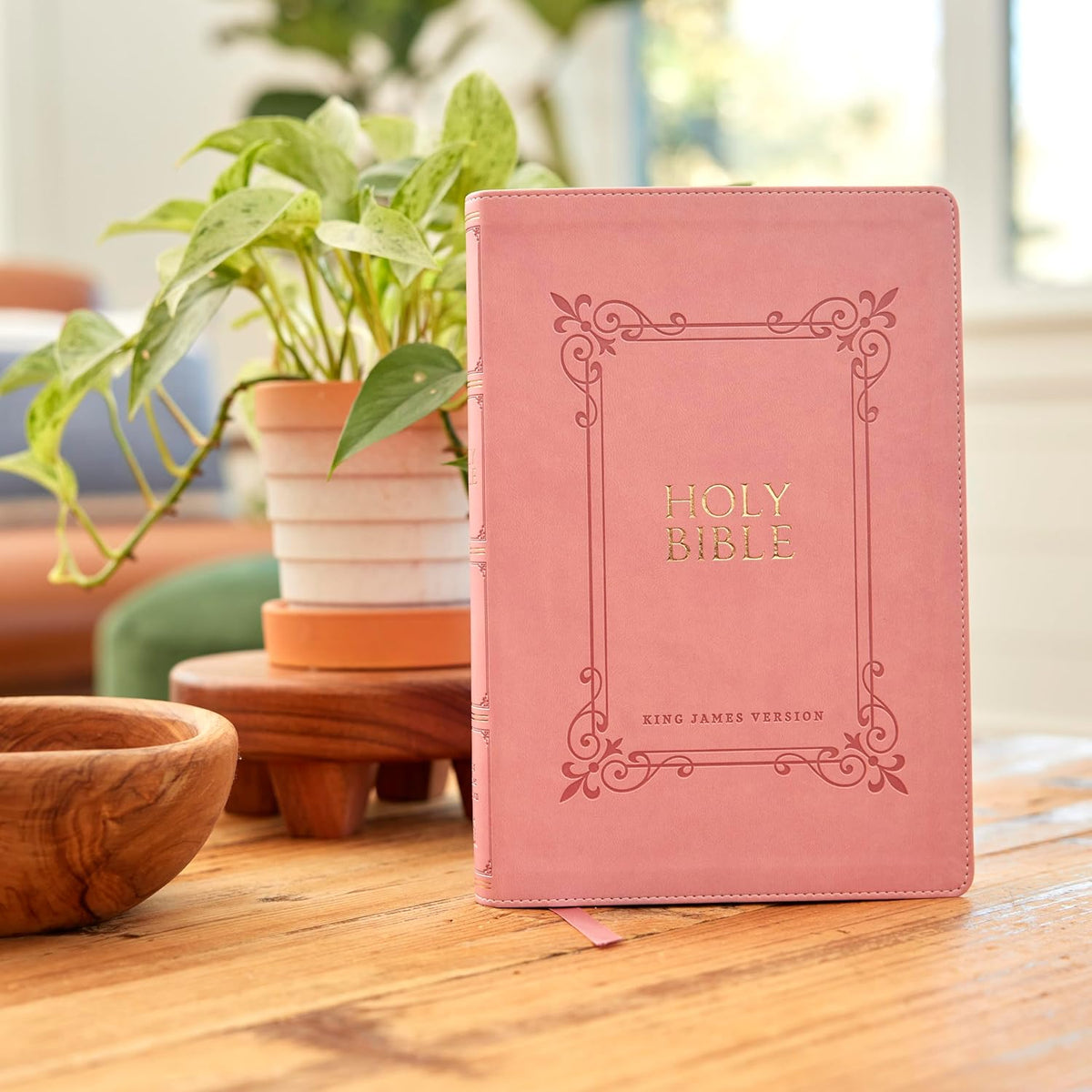 KJV Holy Bible: Large Print with 53,000 Center-Column Cross References, Pink Leathersoft, Red Letter, Comfort Print: King James Version